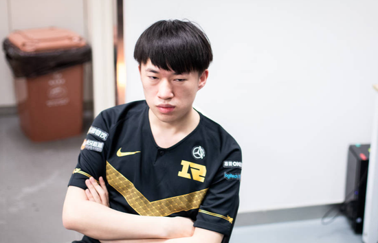 联想刃7000P电竞主机首发价格6999元值得关注